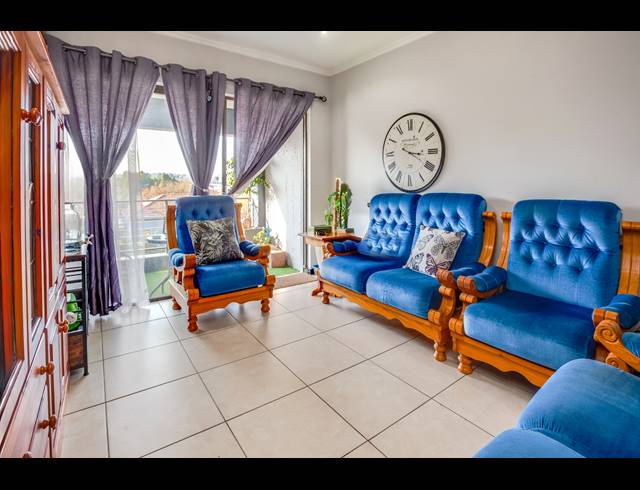 2 BEDROOM APARTMENT FOR SALE IN LONEHILL